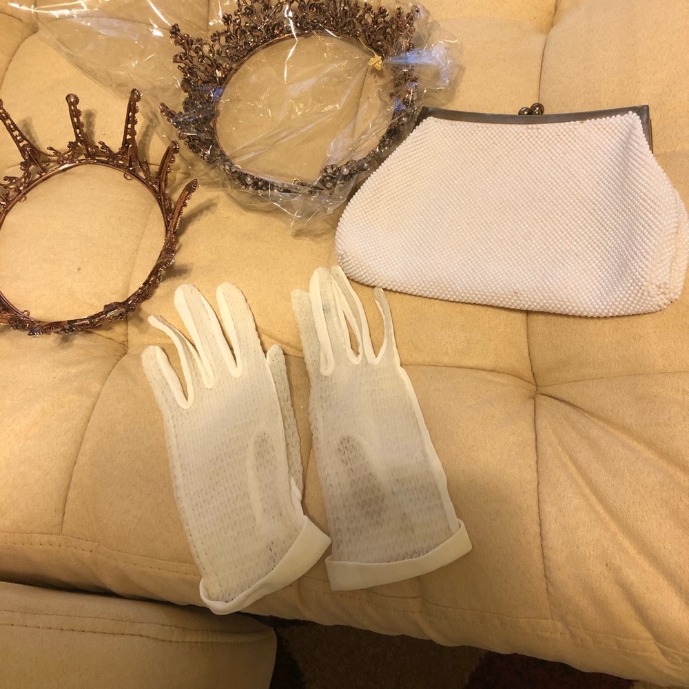 Vintage gloves and pearl handbag